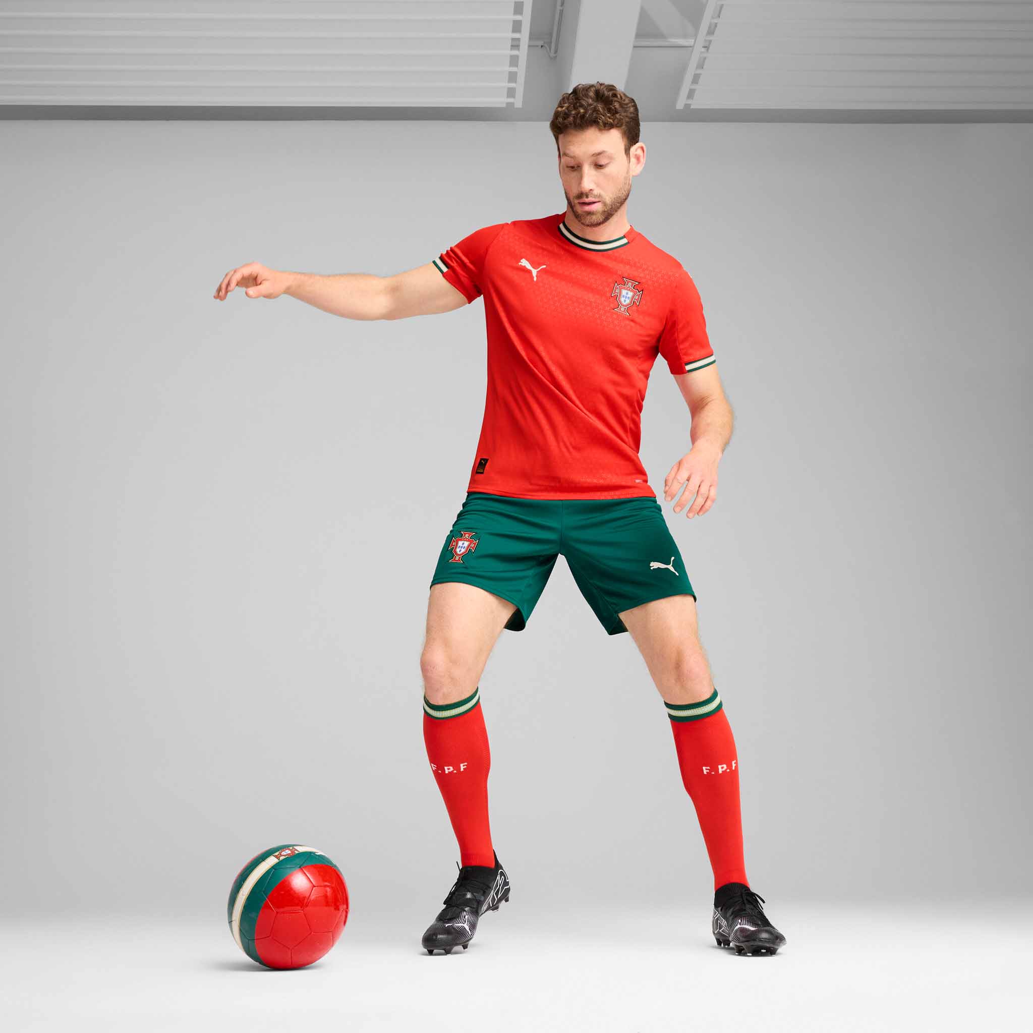 Short PUMA Portugal FPF 2025 - Image 3